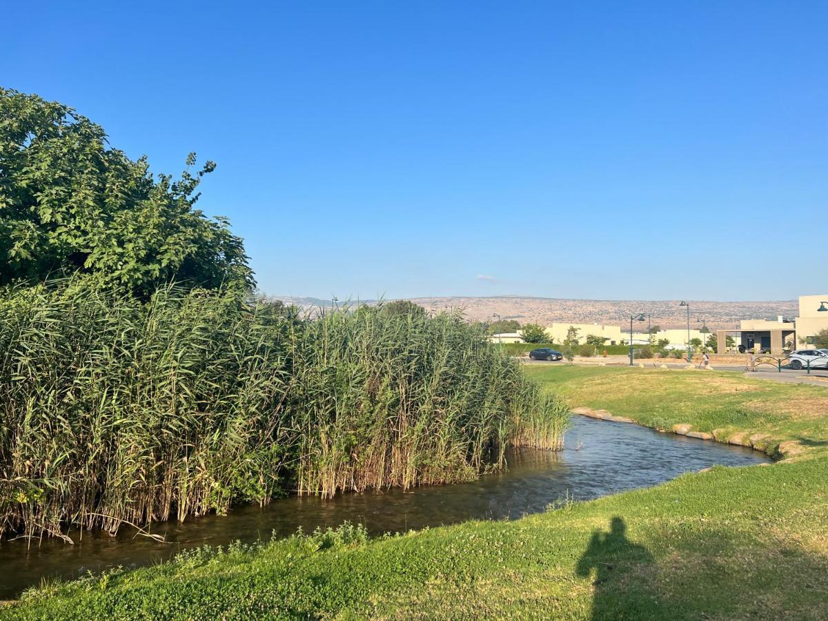 שפיגל קו ראשון לנחל-Hagoshrim,הגושרים 아파트 외부 사진
